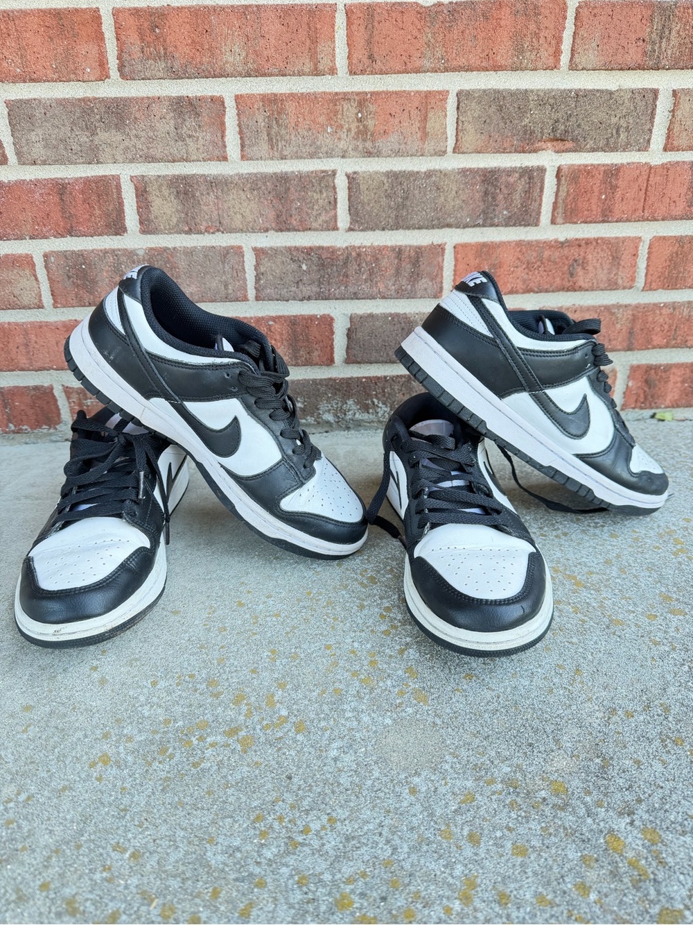 Black and White Low-Top womens Sneakers
